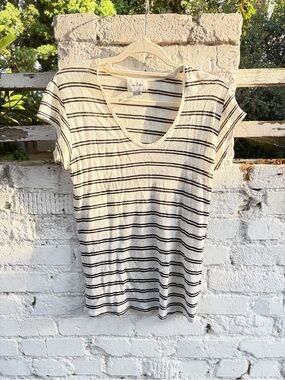 Steven Alan NYC Vintage Women's Striped V-Neck Tee in White and Black